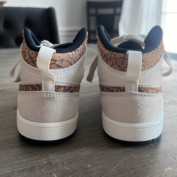 Youth Nike air Jordan's - Picture 5 of 5